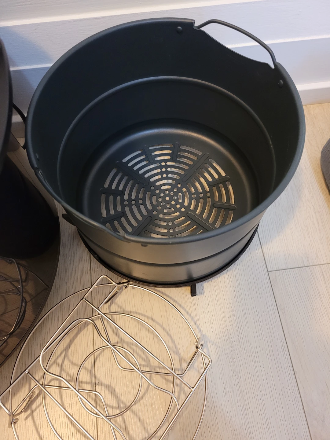 Instant Pot Pro Crisp Air Fryer Lid and Accessories - photo 4