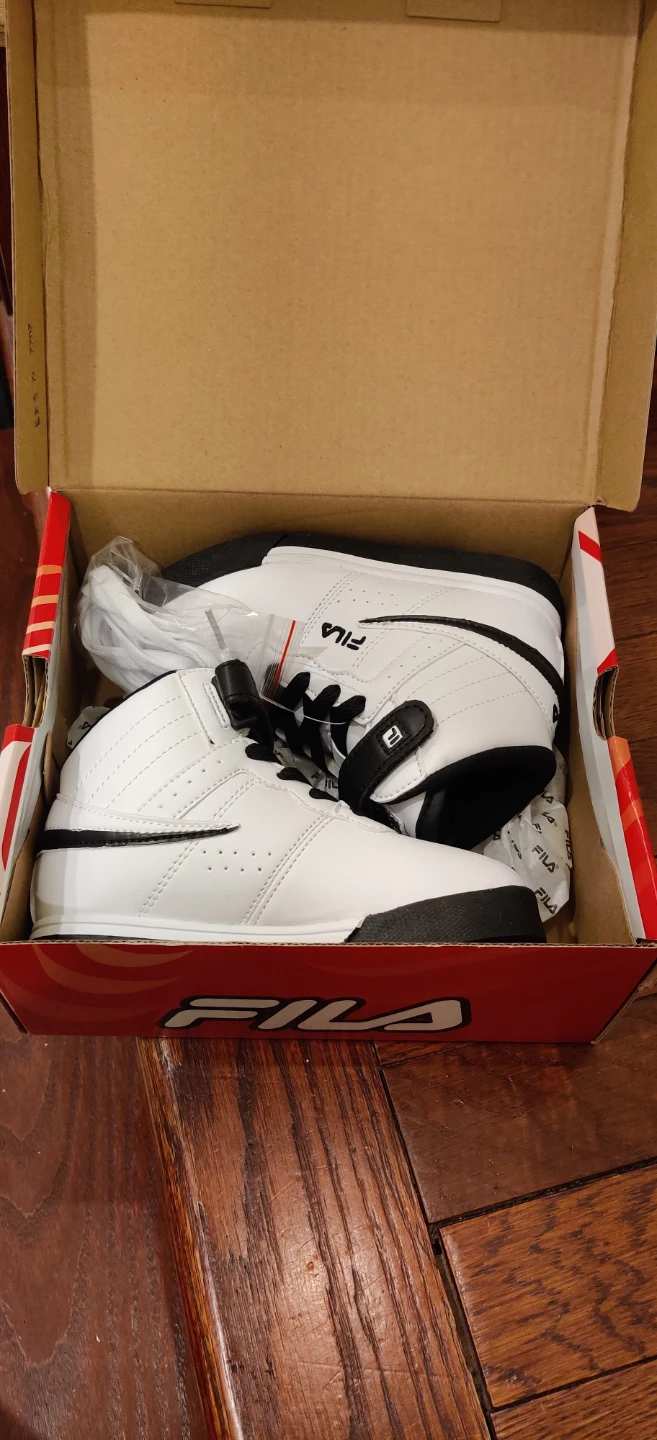 Kids FILA sneaker size 10 US