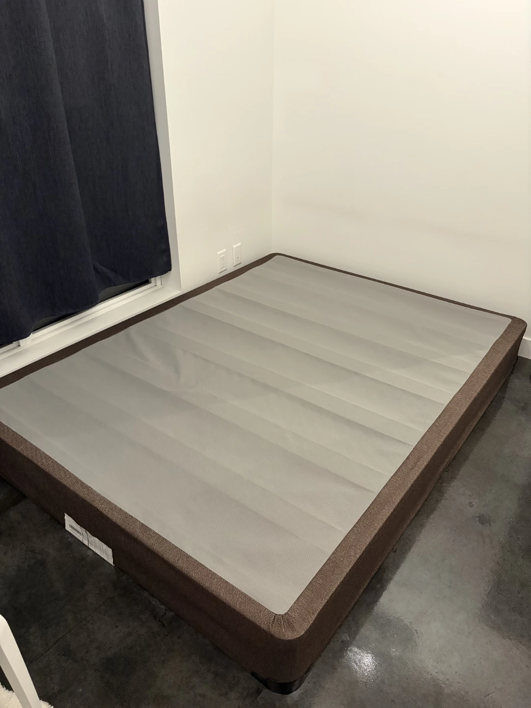 Queen Box Spring (60”) – Like New