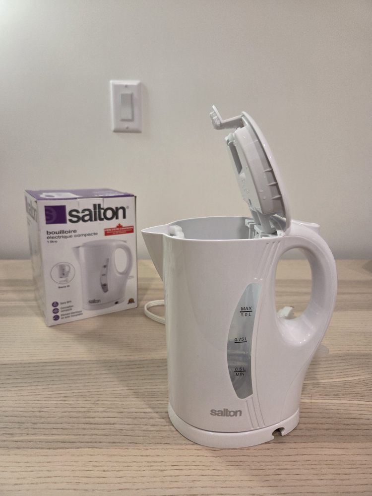 Salton Compact Electric Kettle 1L