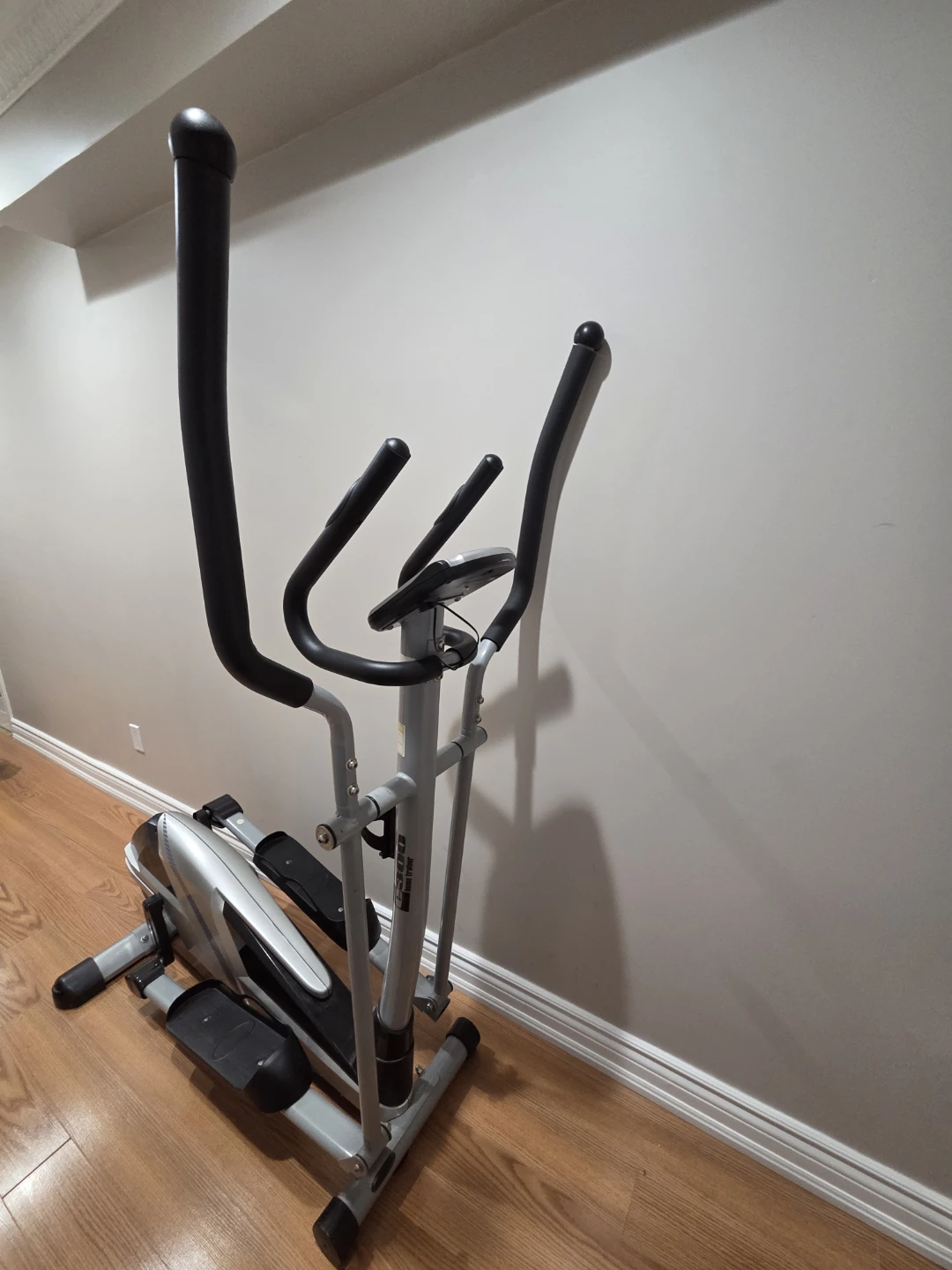 ION FITNESS 300 Home Trainer Elliptical