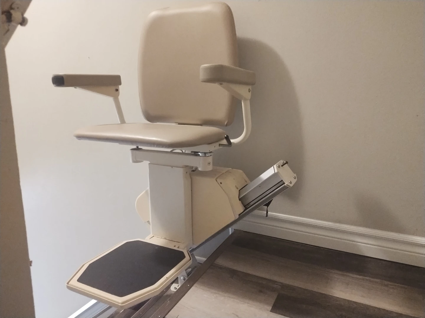 Like New Harmar Pinnacle Stair Lift