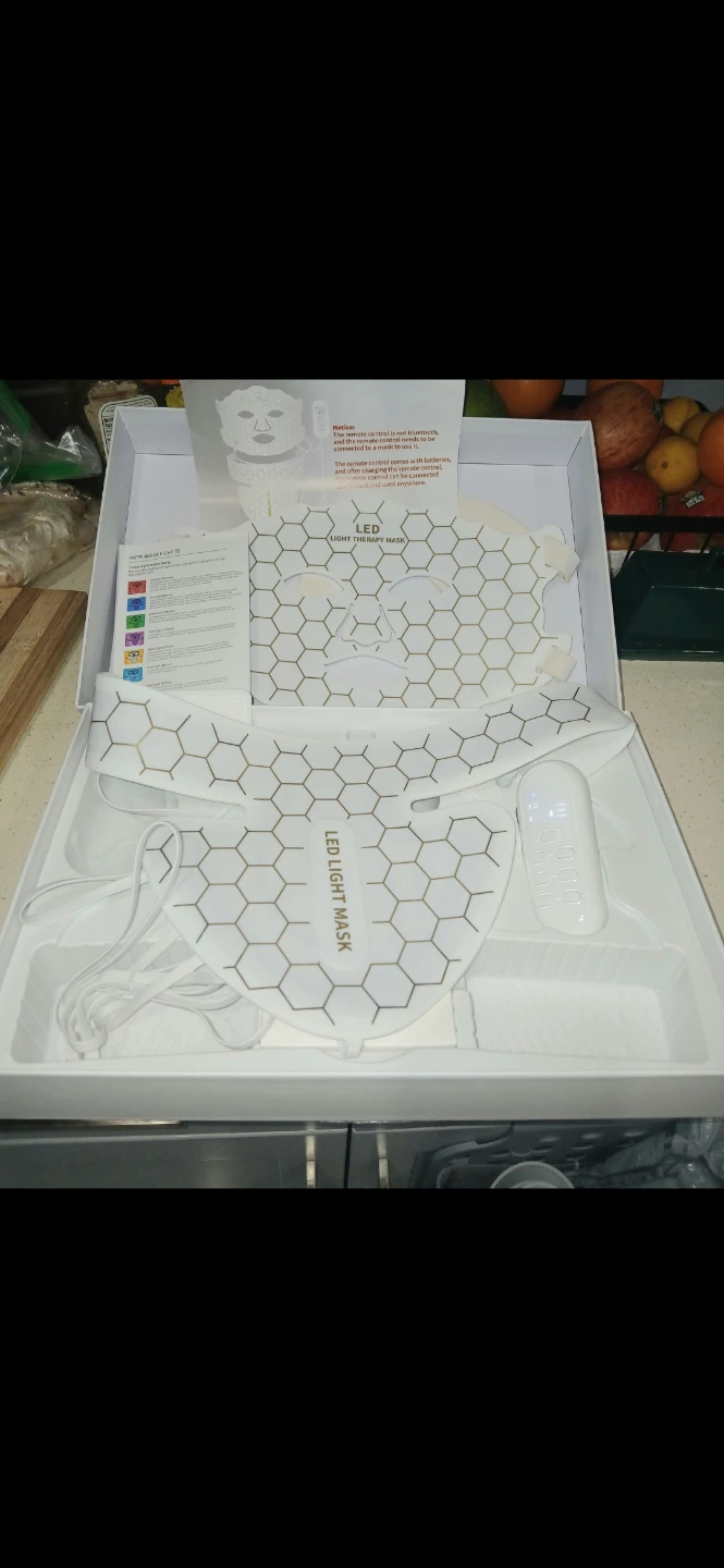 LED Light Therapy Beauty Mask - photo 2