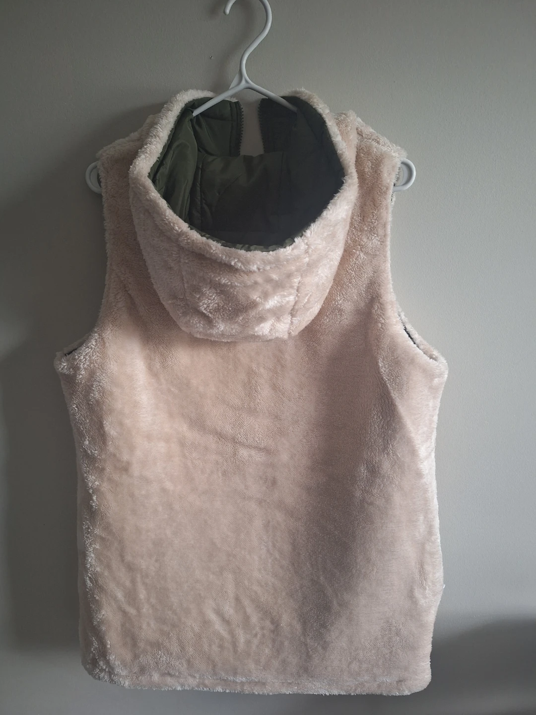 NEW Reversible Green Puffer Vest with Sherpa Lining - photo 4