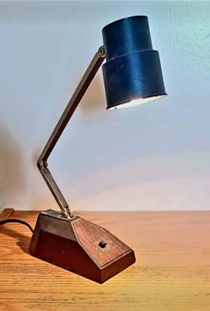 MCM Adjustable Desk Lamp
