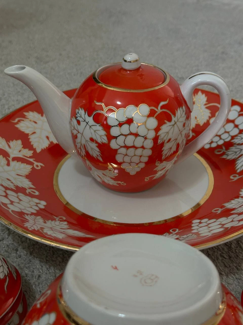 Red Grapevine Tea Set with Teapot and 4 Cups - photo 2