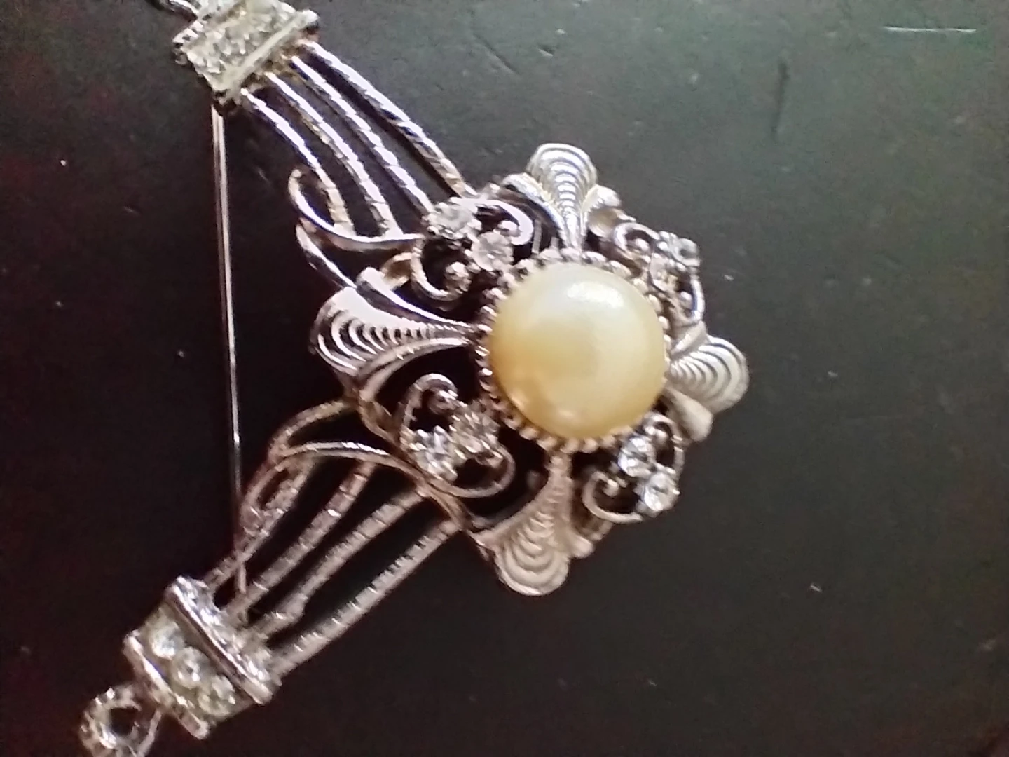 Vintage Brooch with Faux Pearl and Rhinestones - photo 4
