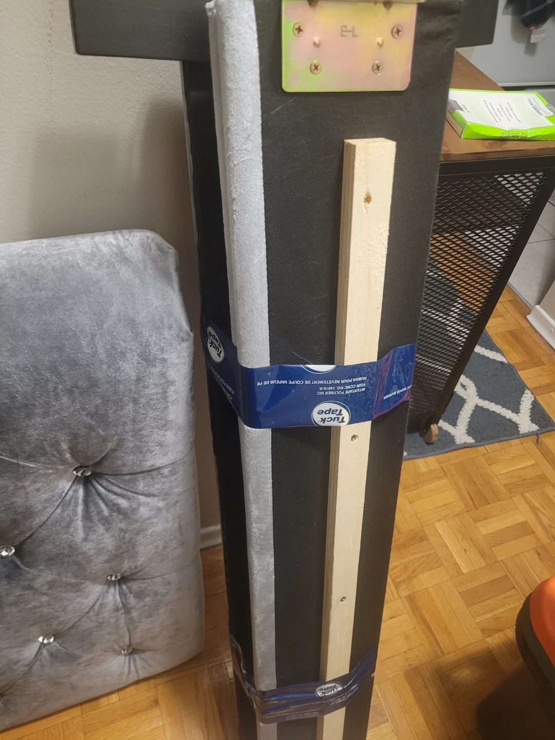 Need gone asap : Tufted Velvet queen bedframe - photo 4