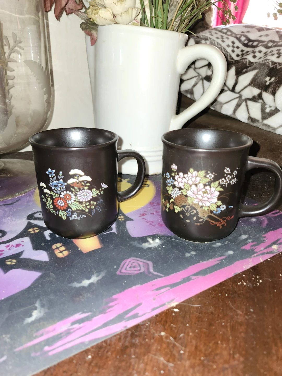 Set of 2 Decorative Mugs