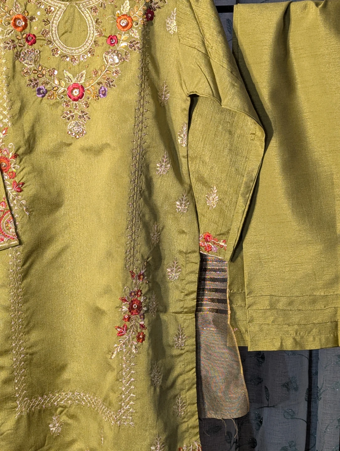 Embroidered Kurti with Pants and Dupatta - photo 2