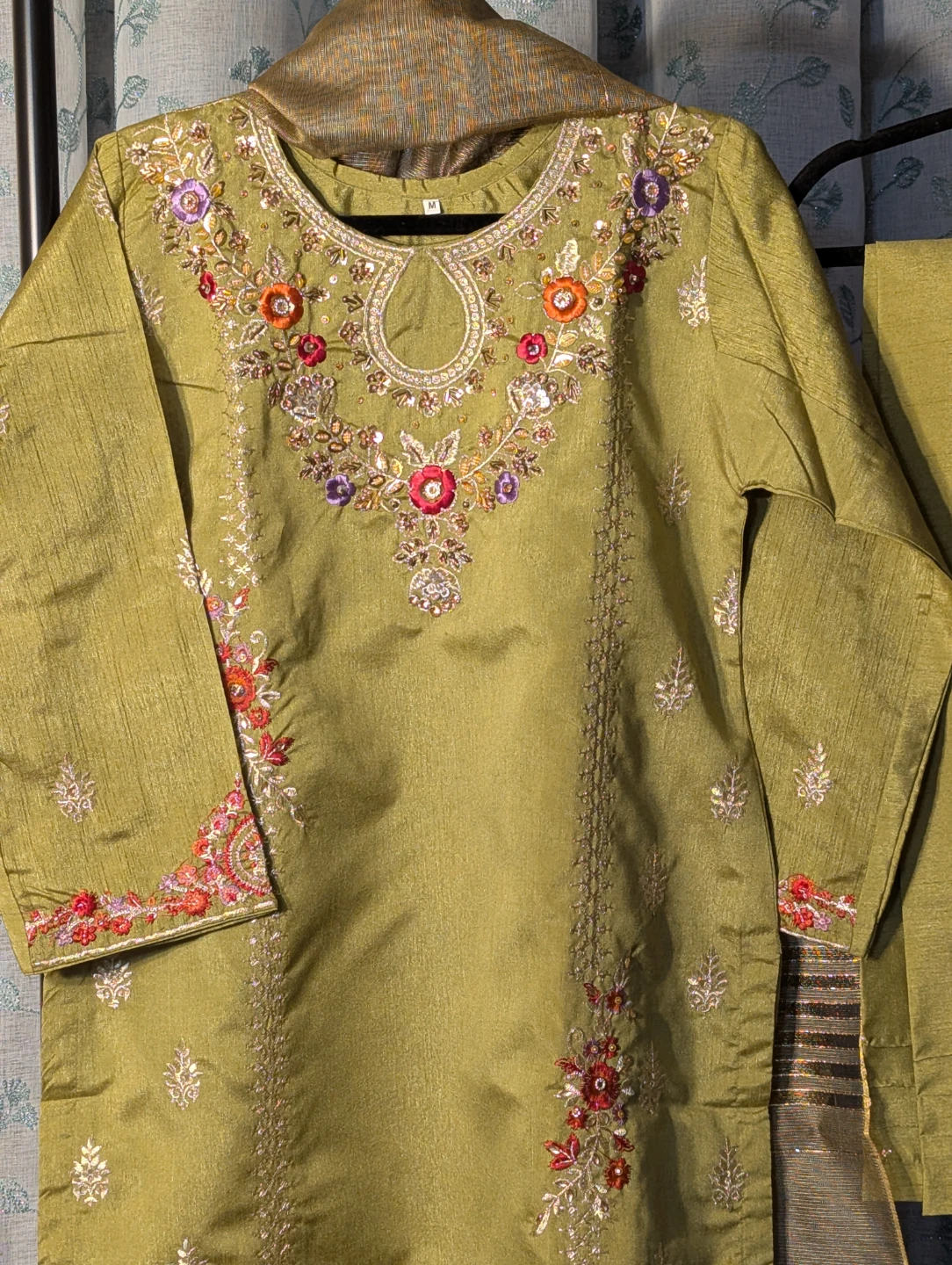 Embroidered Kurti with Pants and Dupatta - photo 3