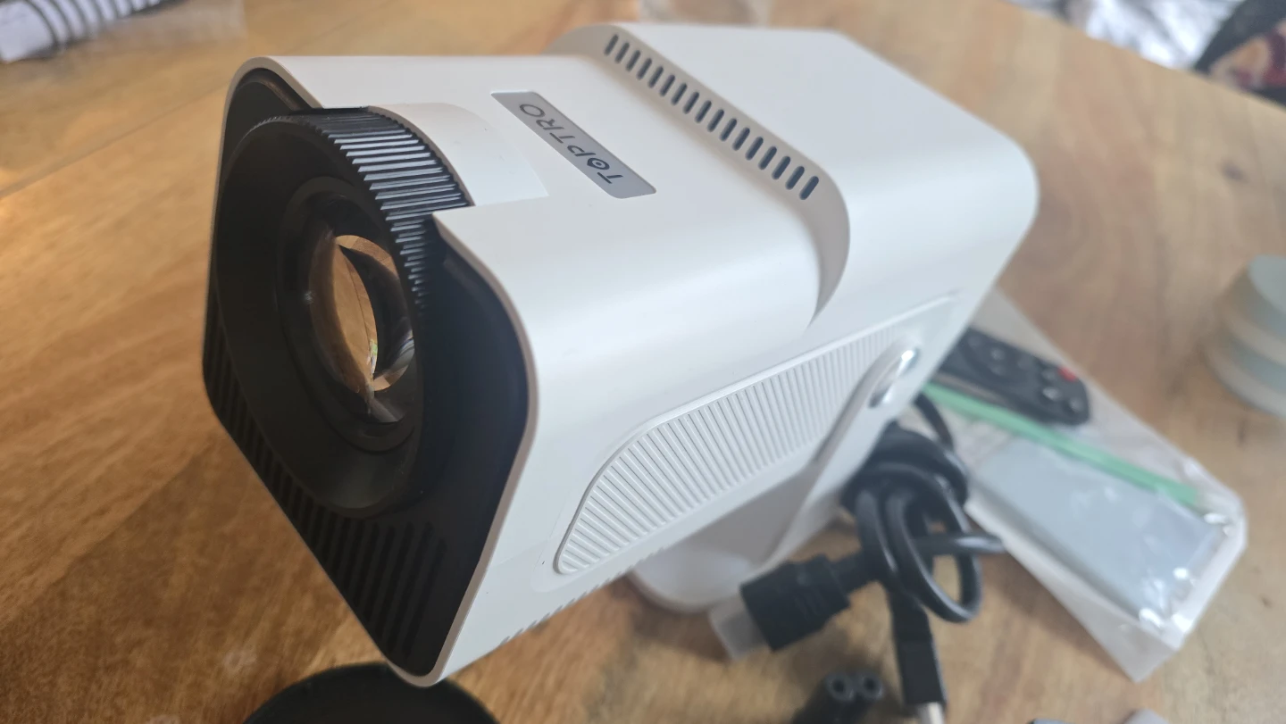 TOPTRO TR27 Mini Projector - photo 2