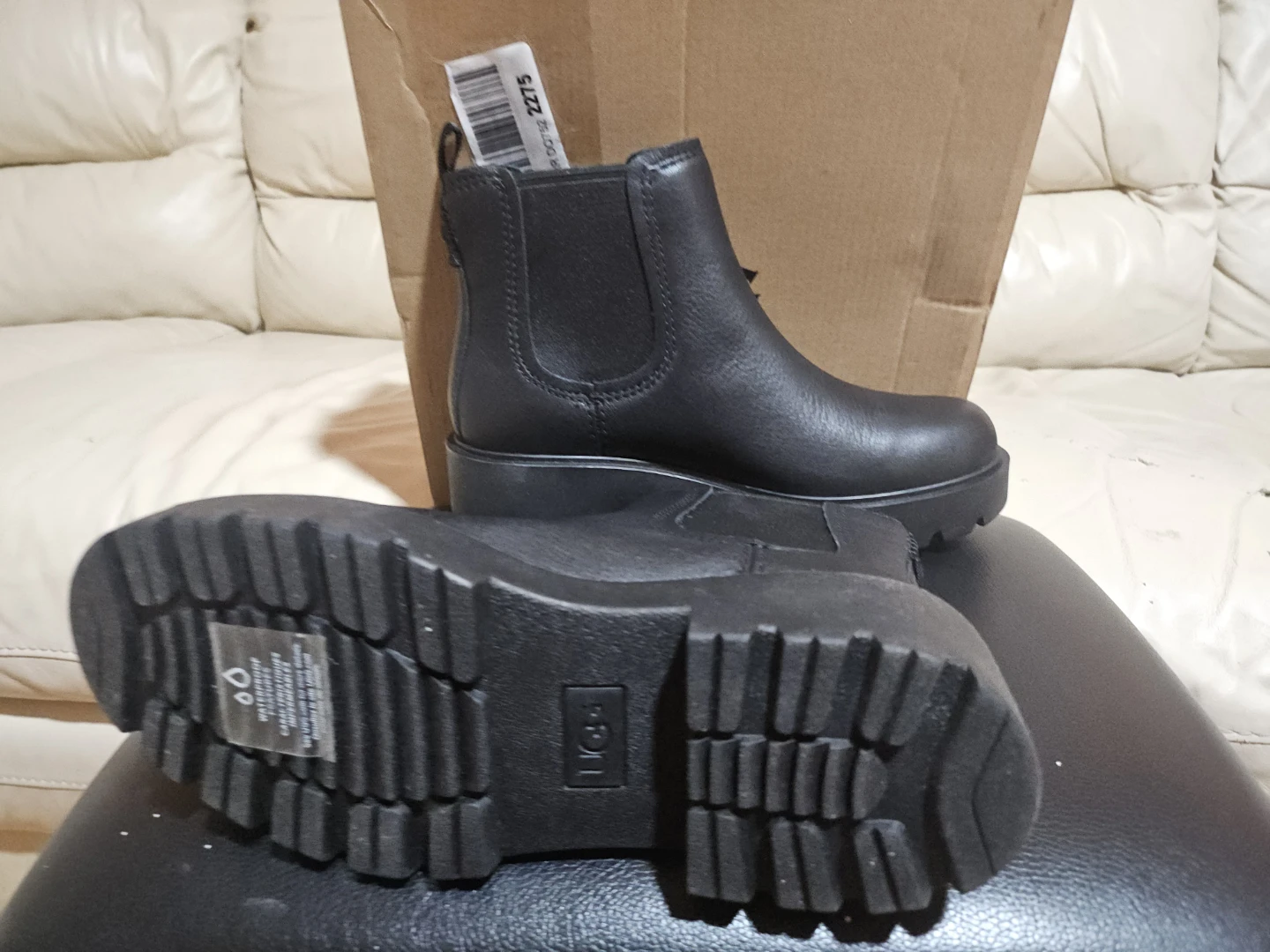 UGG Black Leather Chelsea Boots - photo 4
