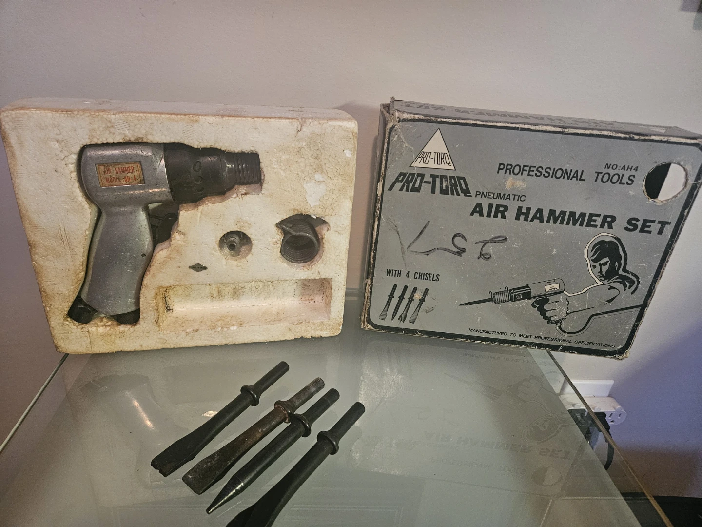 Pro-Torq Pneumatic Air Hammer Set with 4 Chisels