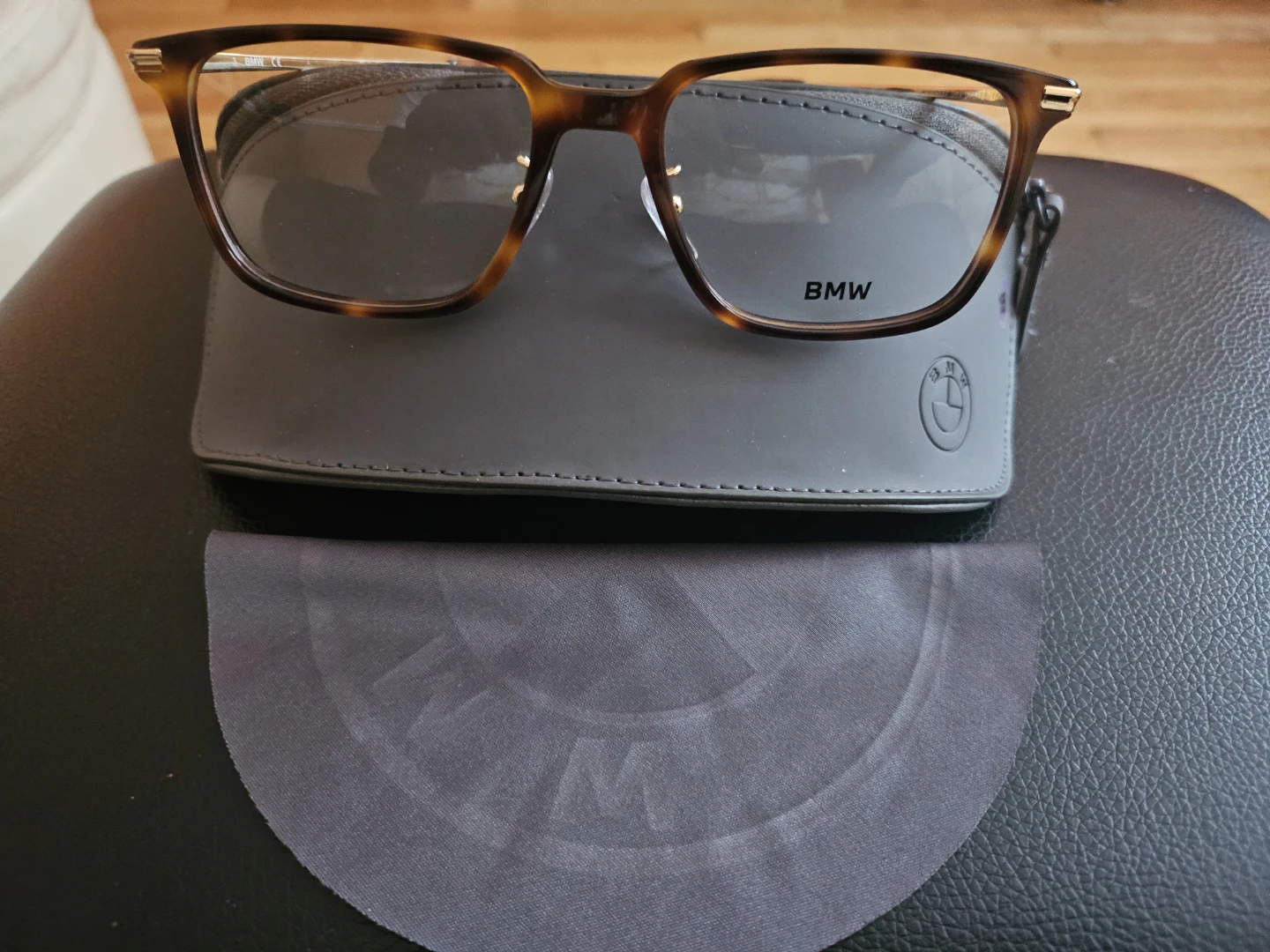 BMW Tortoiseshell Eyeglasses with Case and Cloth - photo 2