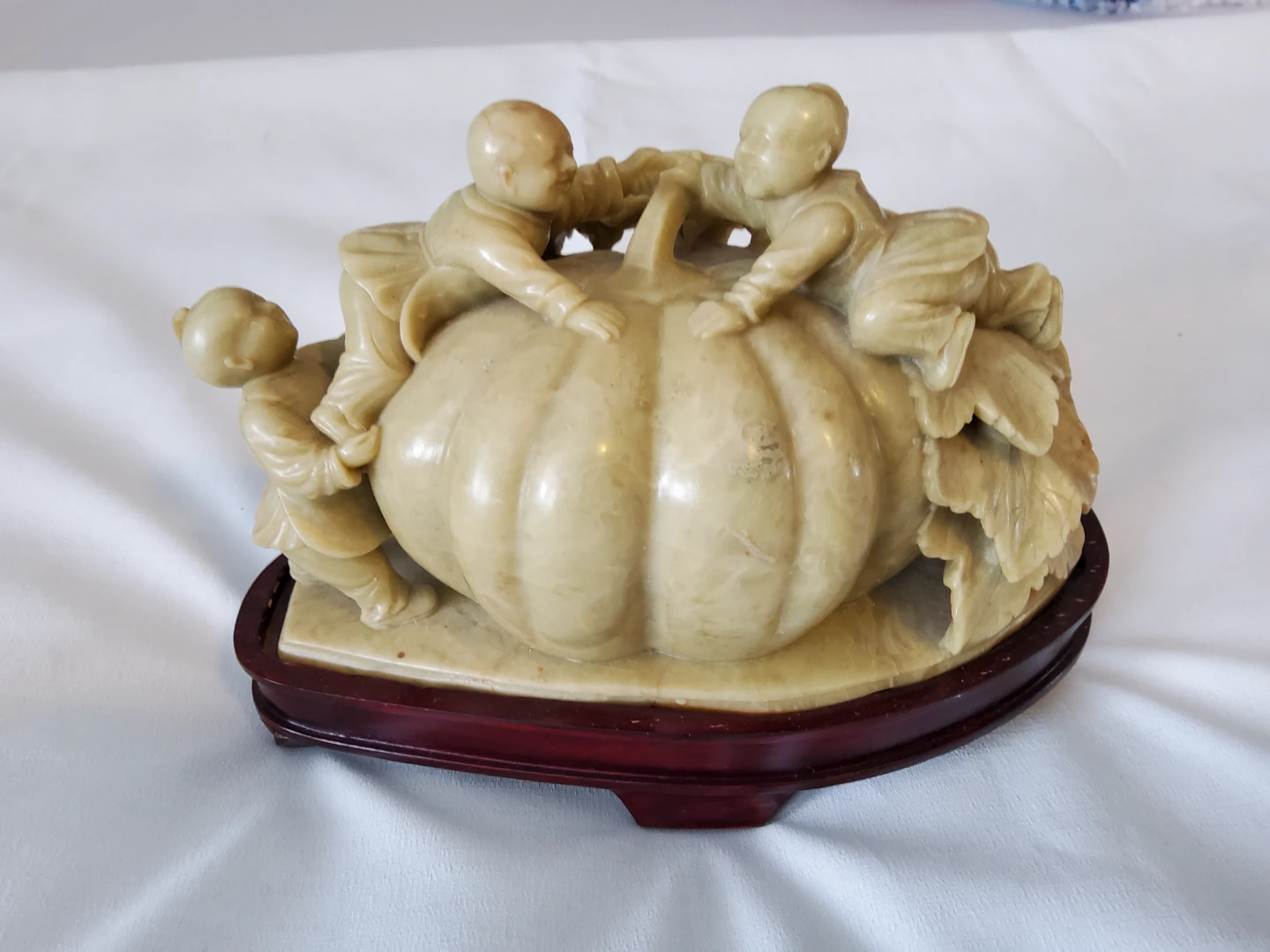 Carved Soapstone Figurine - Children with Pumpkin 🏆 - photo 3