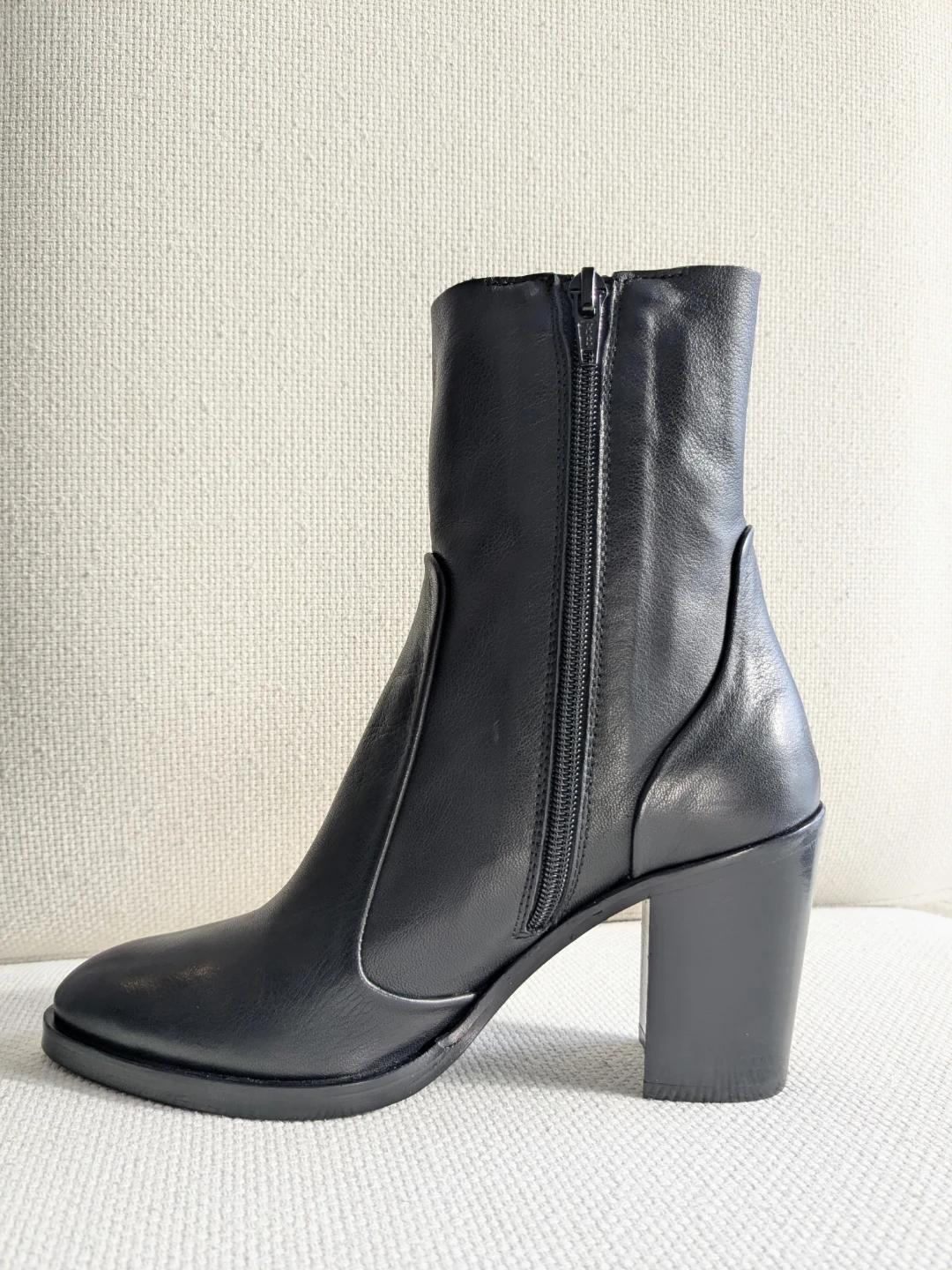 Black Leather Ankle Boots – L’INTERVALLE (Size 36 / US 6) - photo 2