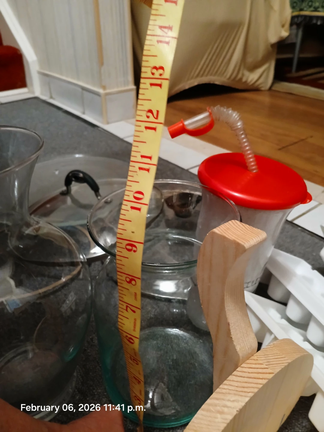 Ice cooler box, glass vase, pot lids, microwave glass plate. - photo 3