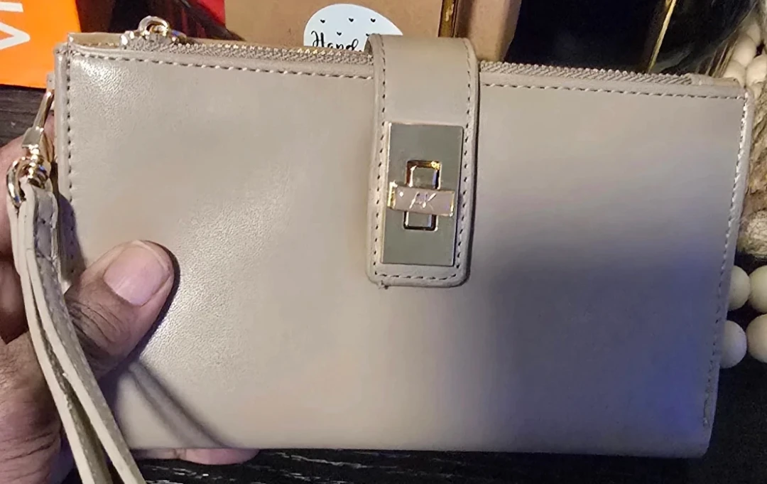 🥕 AK Anne Klein Beige Wristlet Wallet