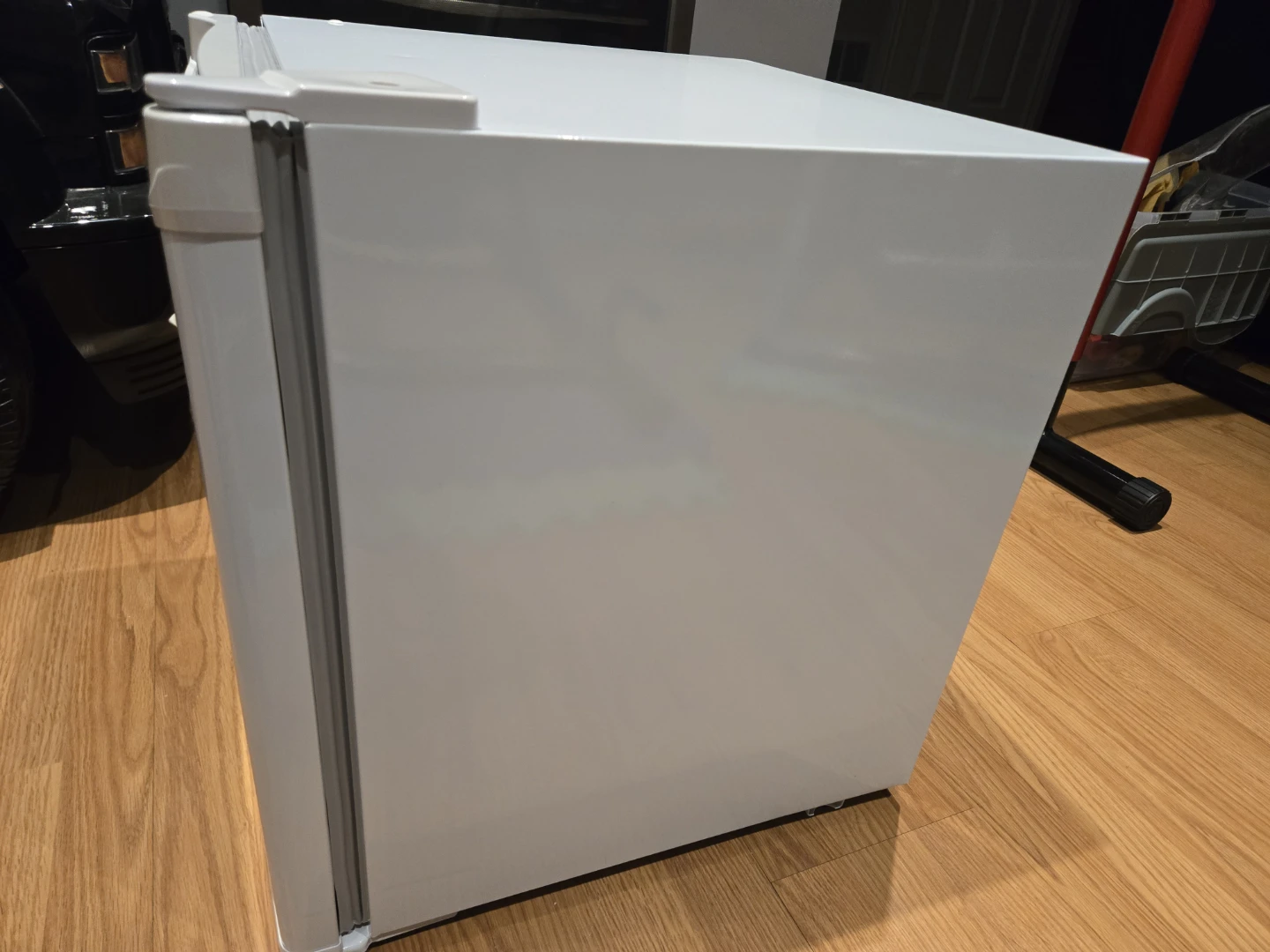 🏆Danby White Mini Fridge - photo 3