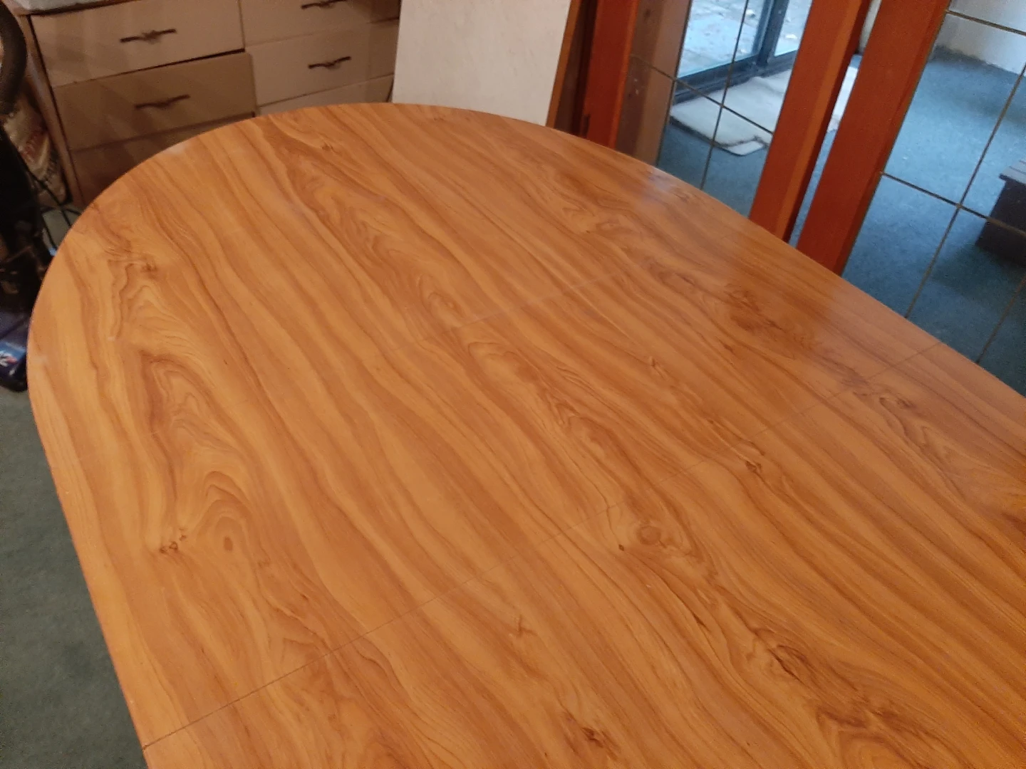 Oval arborite Dining Table with Metal Legs - photo 2