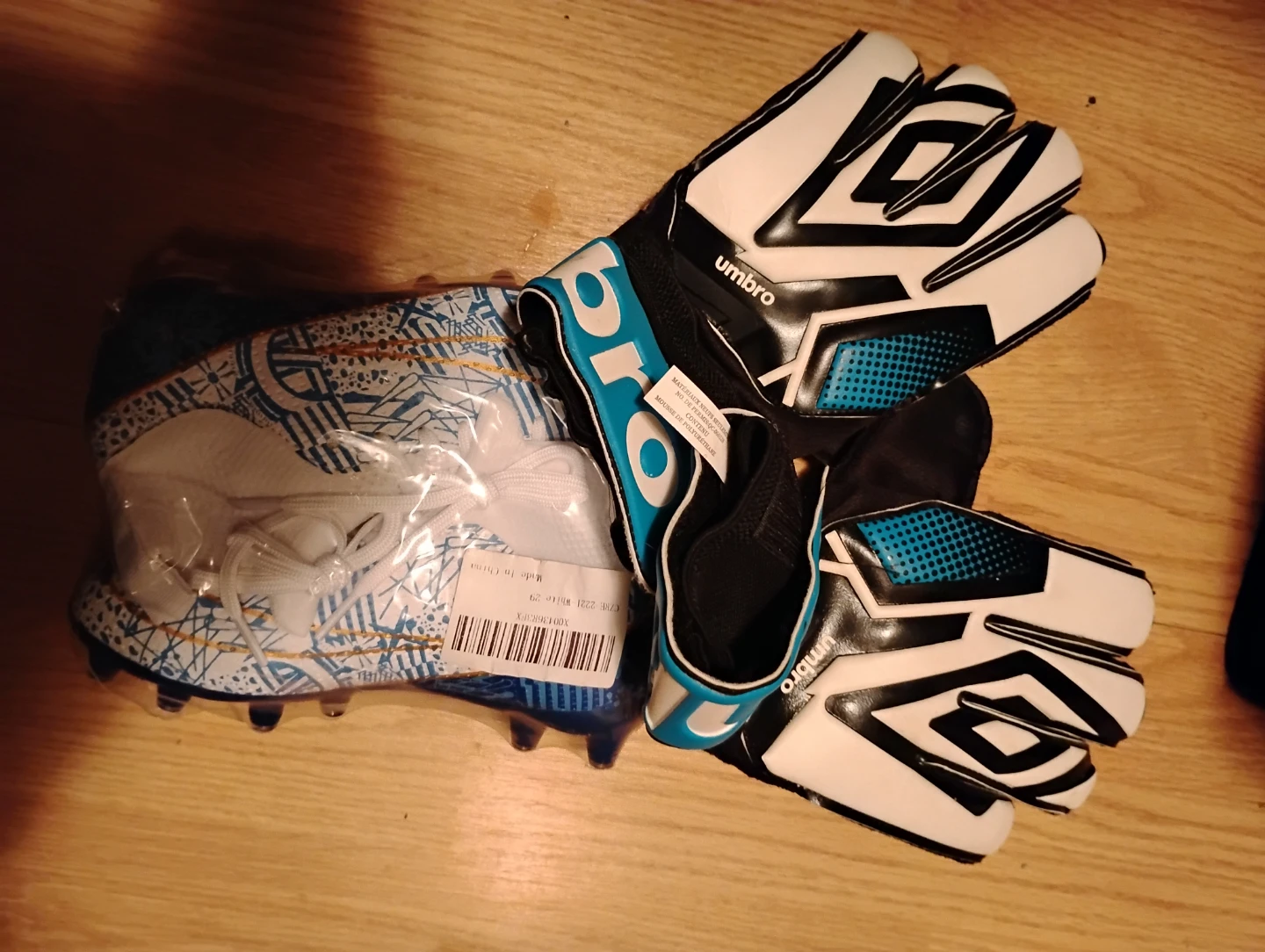 Umbro Goalkeeper Gloves and Soccer Cleats