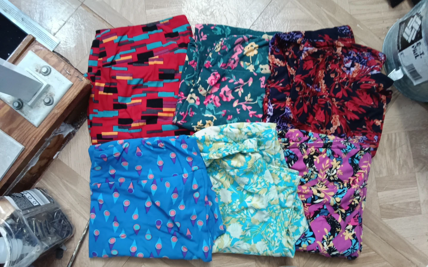 Lot of 6 lularoe Women's Patterned Leggings  $10 ea