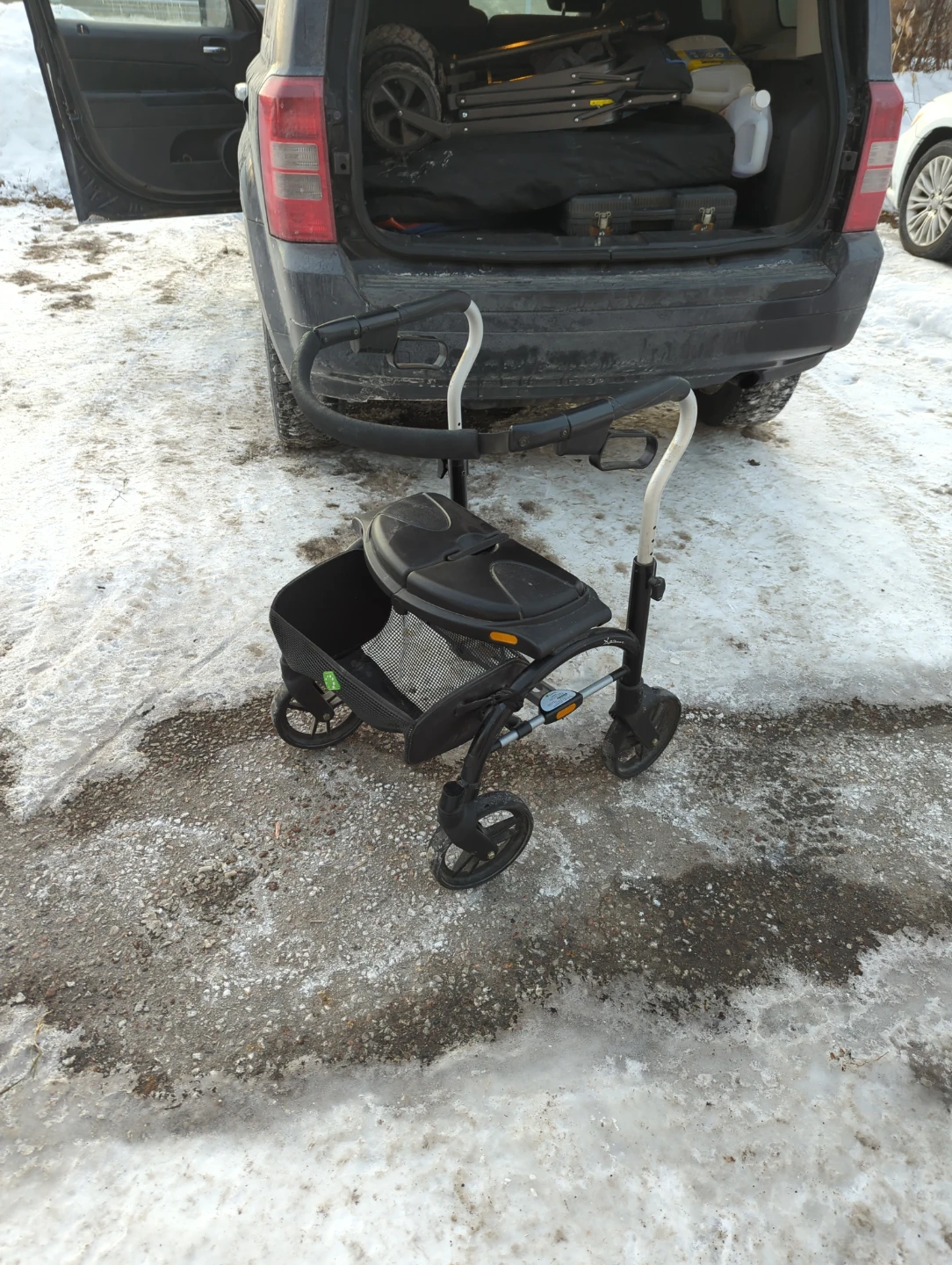 Rollator Walker with Seat and Basket