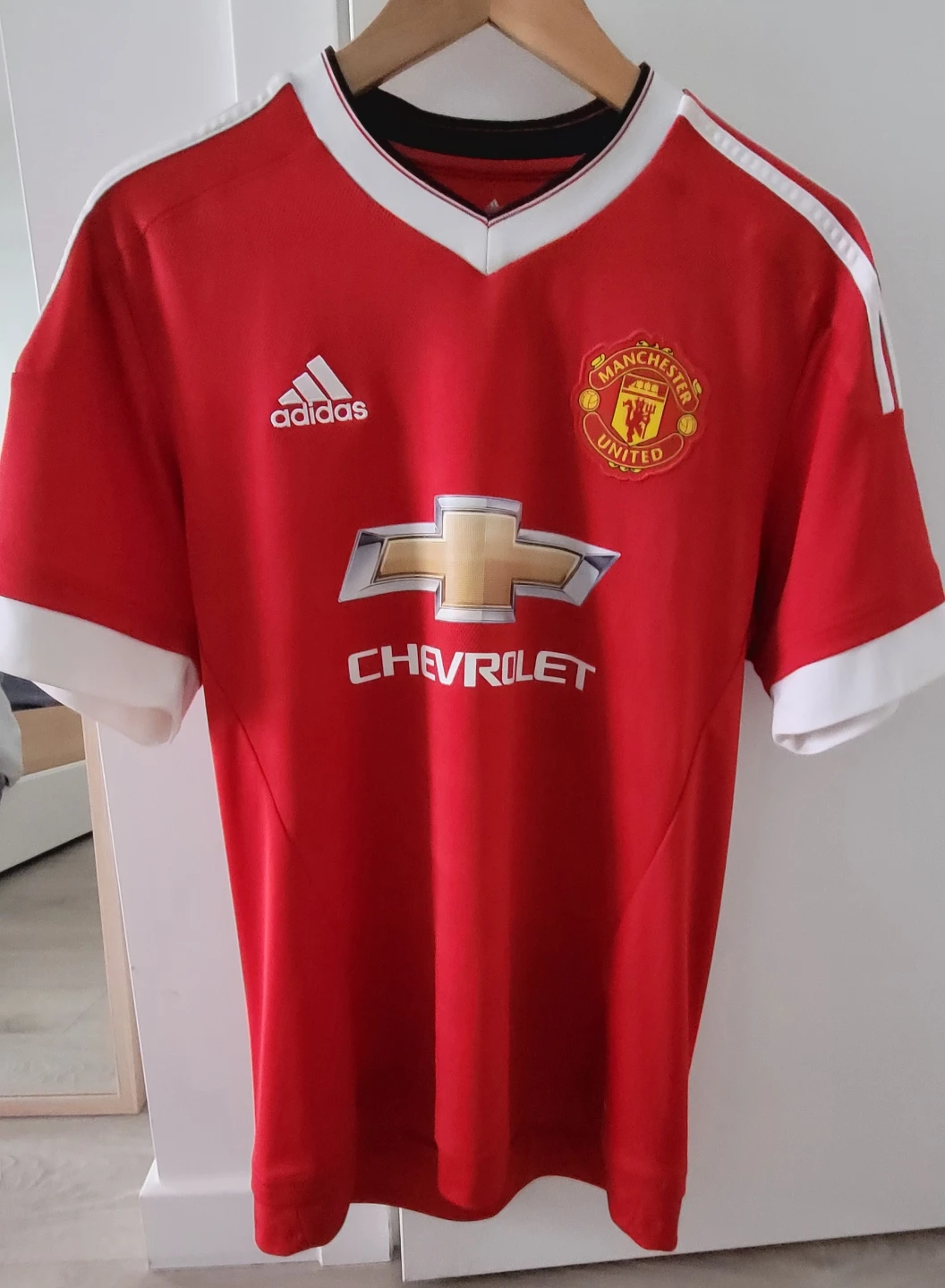 Manchester United 2015 Authentic Home Kit - Size M (Men's)