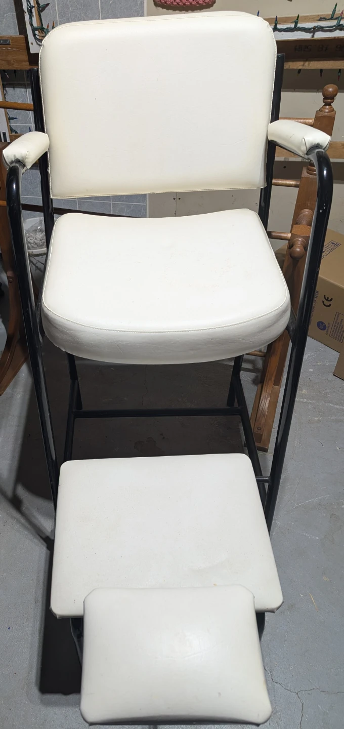 White Salon/Spa Pedicure Chair with Footrest