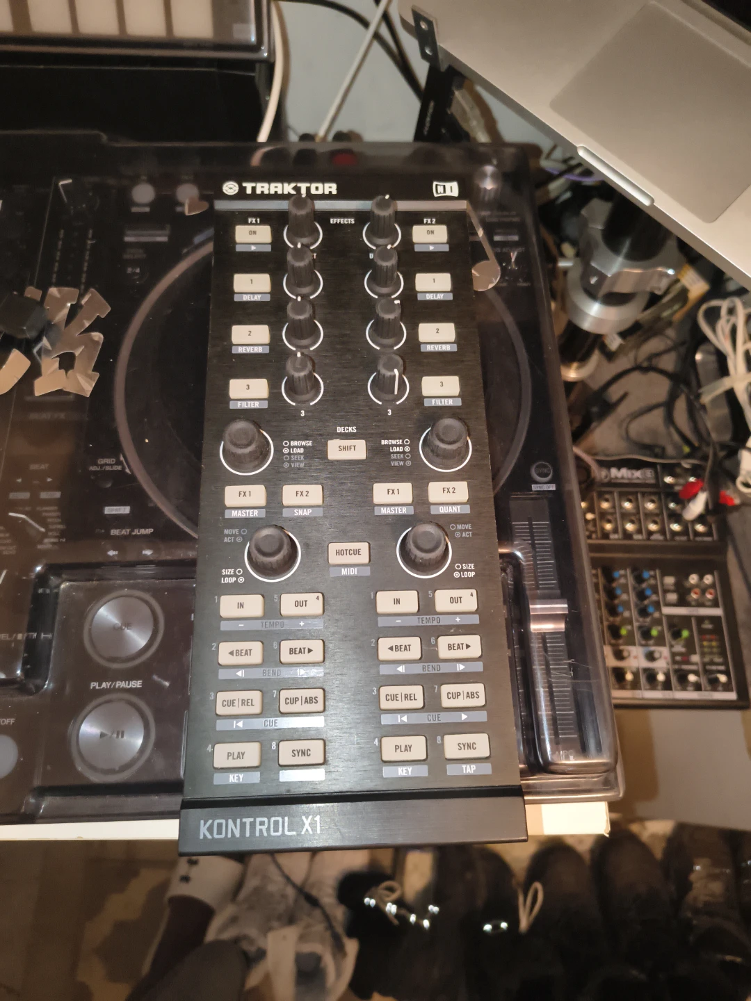 Native Instruments Traktor Kontrol X1 DJ Controller - photo 2