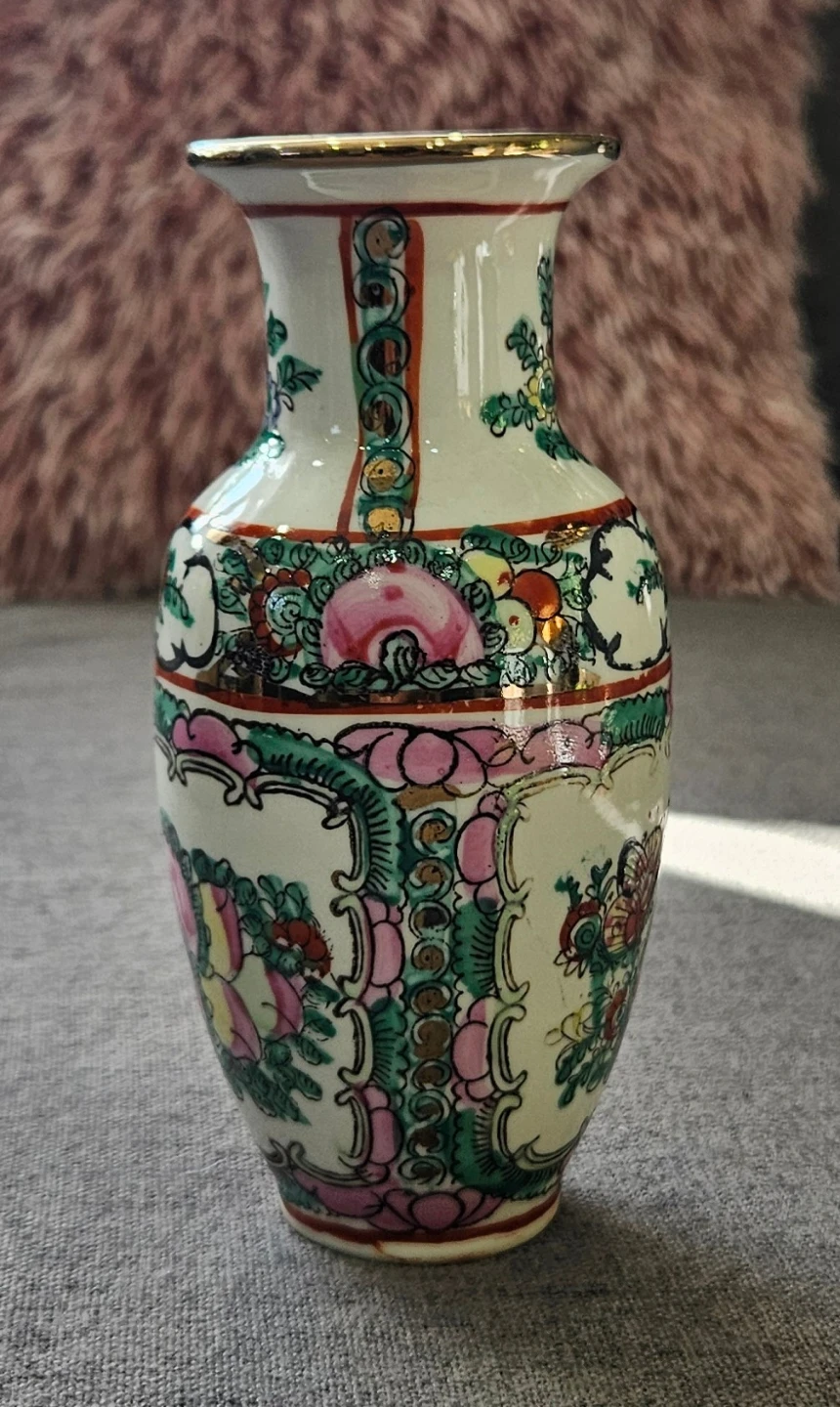 Vintage Chinese Famille Rose porcelain Vase - photo 3