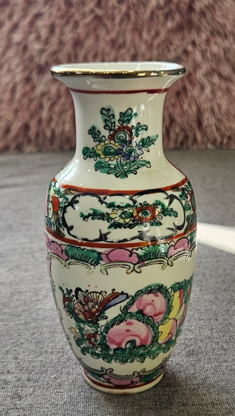 Vintage Chinese Famille Rose porcelain Vase - photo 4