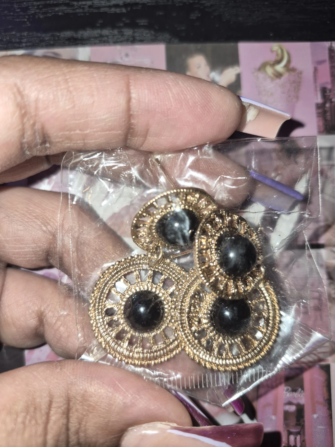 Gold tone filigree drop earrings with black stones - photo 2