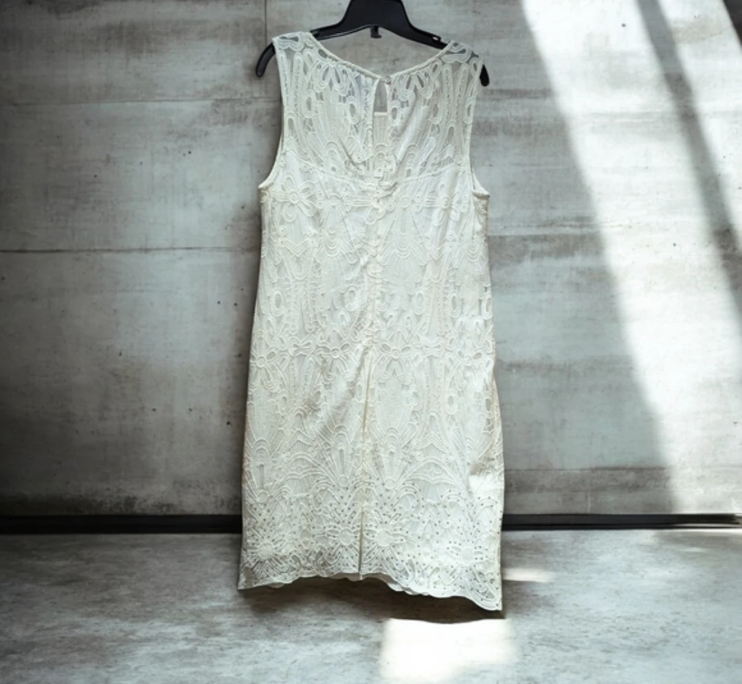 Le Chateau White Lace Dress with Rhinestones - photo 4