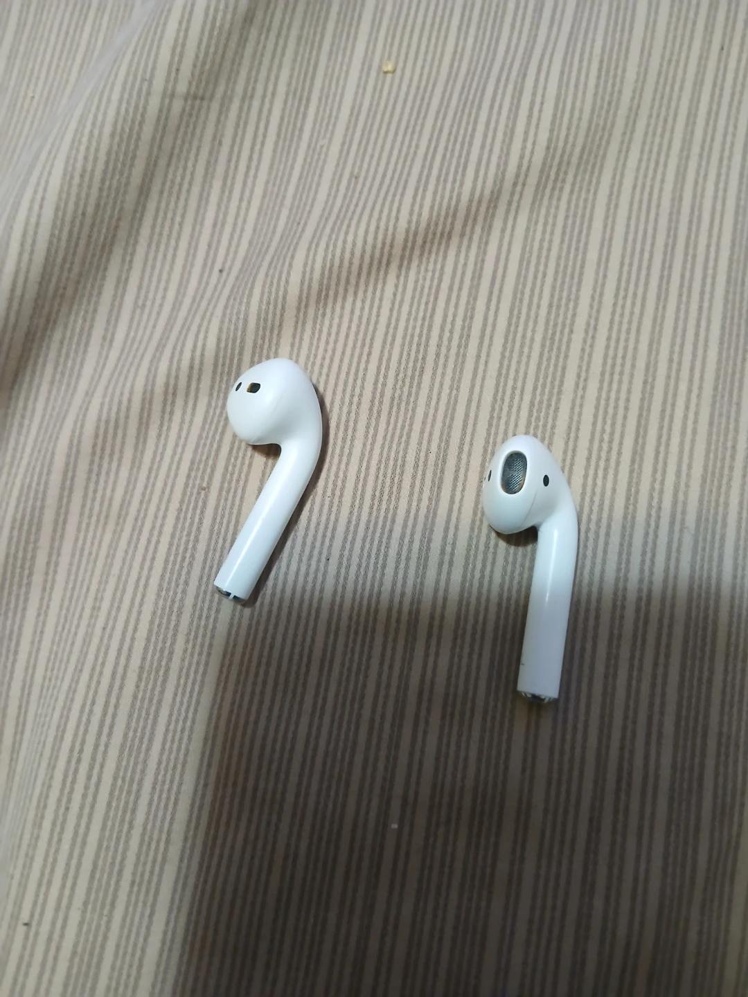 Apple AirPods - photo 3