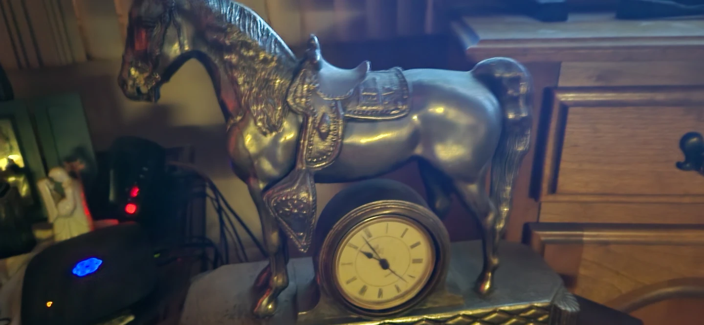 Metal Horse and Clock Decor🥕