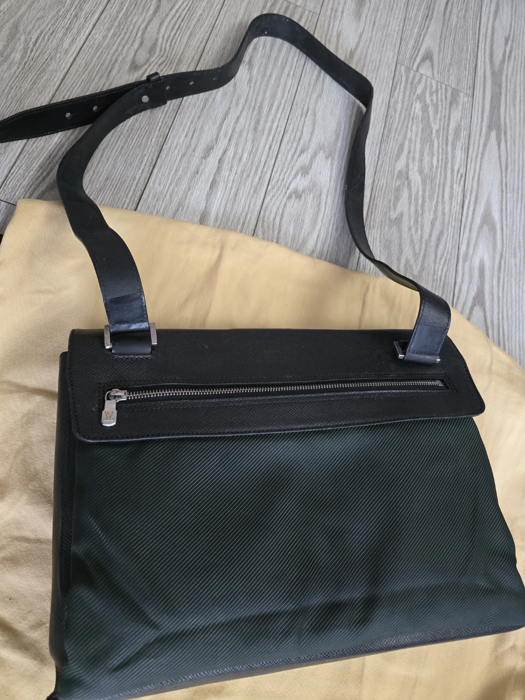 Louis Vuitton Messenger/Laptop Bag - photo 2