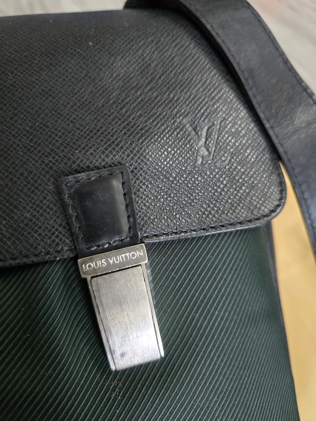 Louis Vuitton Messenger/Laptop Bag - photo 4