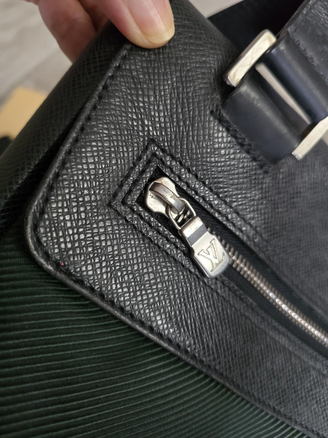 Louis Vuitton Messenger/Laptop Bag - photo 5