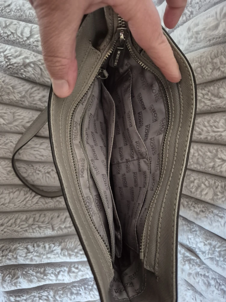 Michael Kors Grey Leather Jet Set Purse - photo 2