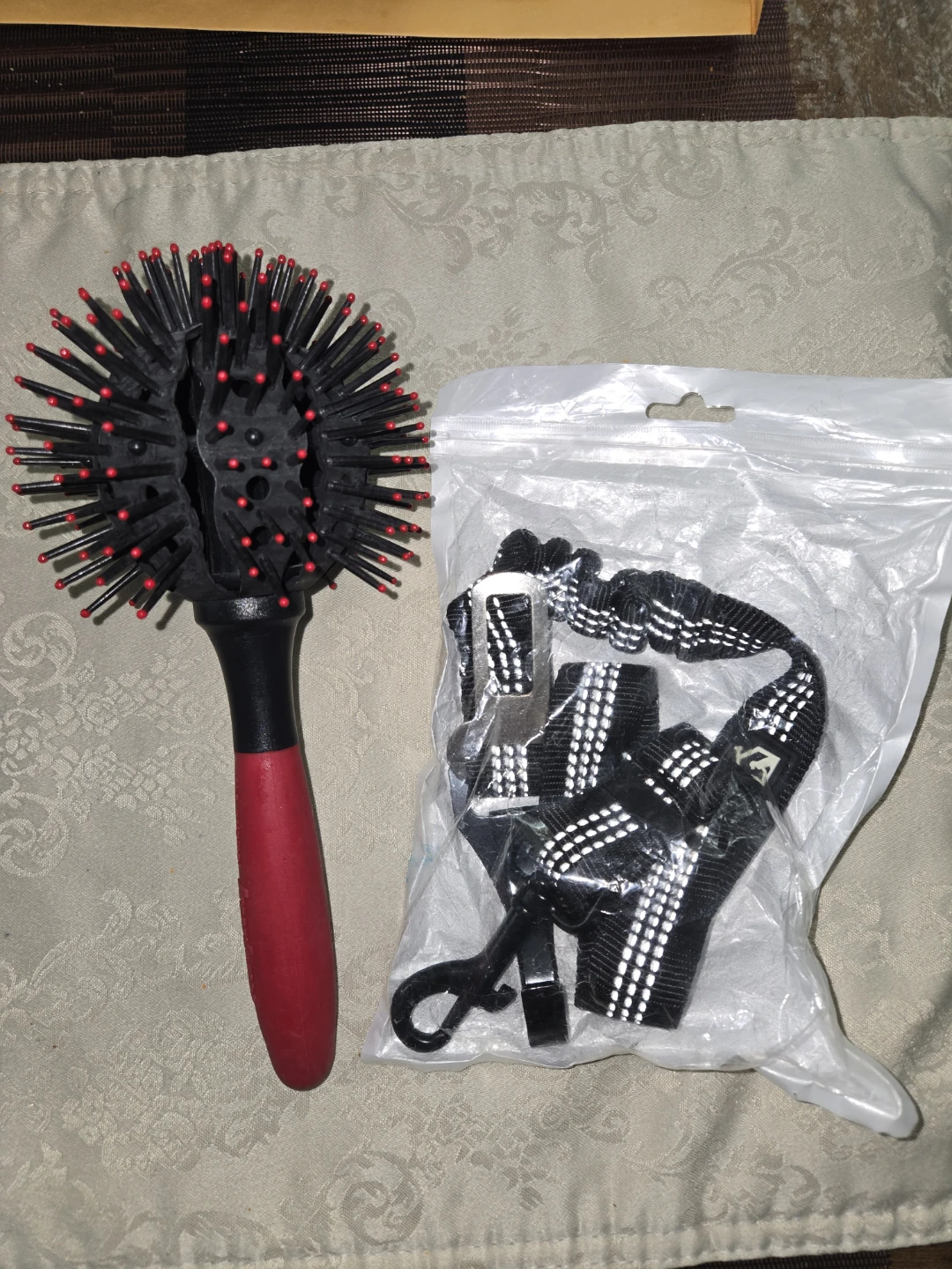 dog car belt + brush 2 for $5