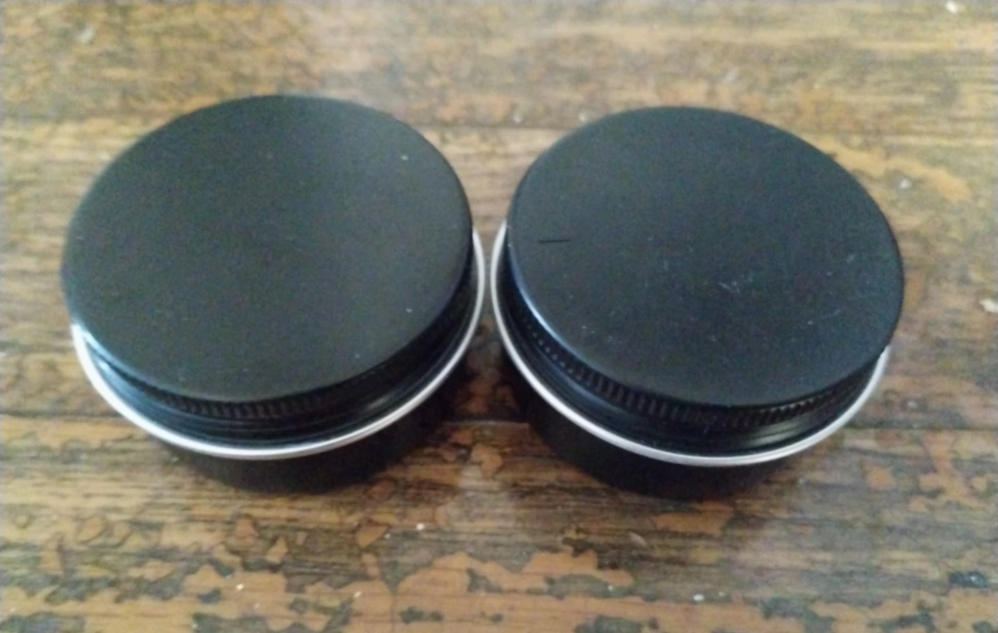 Set of 2 Small Black Screw Top Containers 🥕