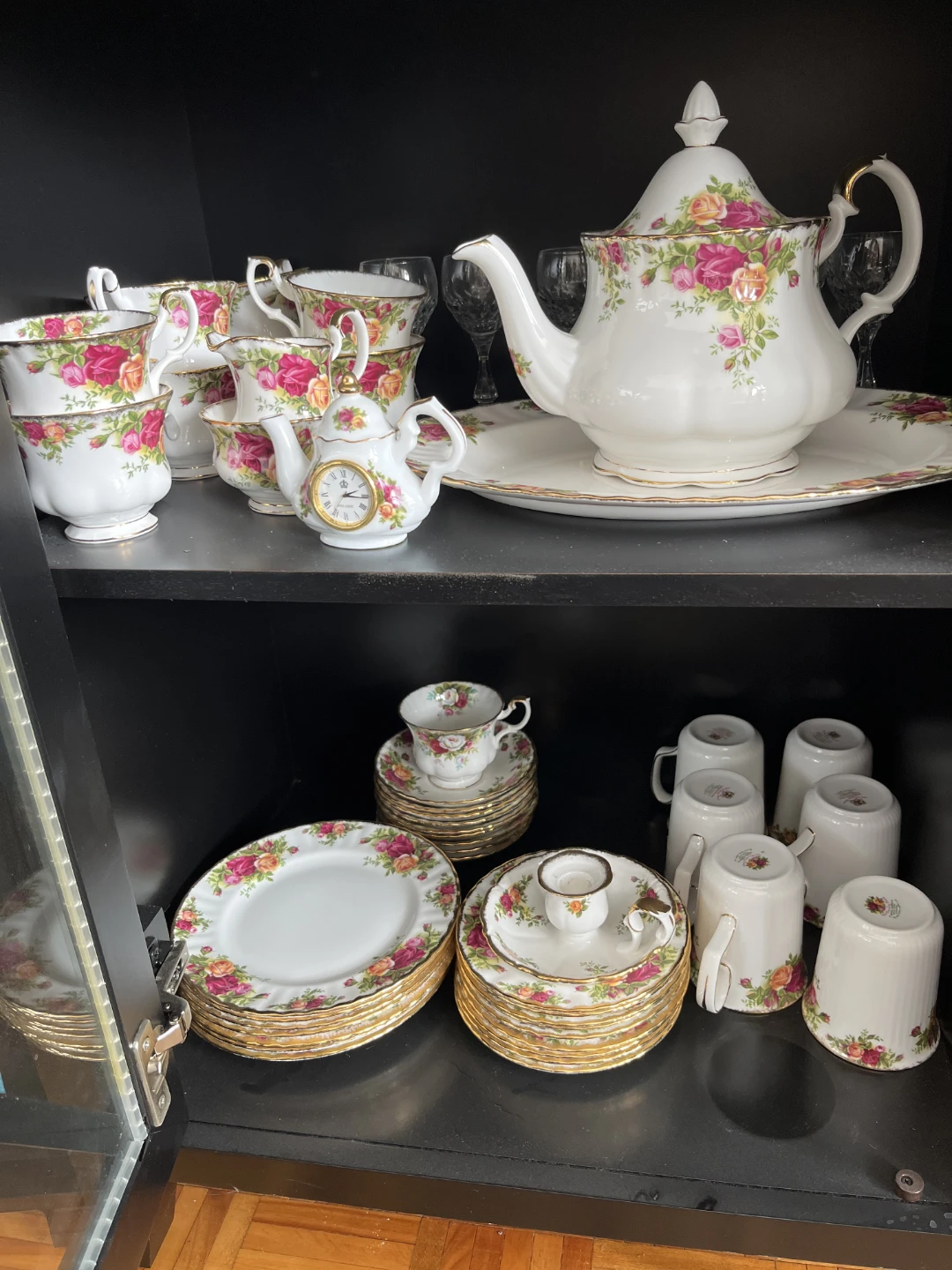 Royal Albert Old Country Roses Teapot & Tea Set
