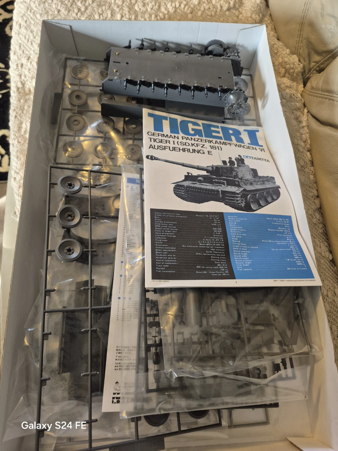 Tamiya 1:25 Scale German Tiger I Tank Model Kit - photo 2