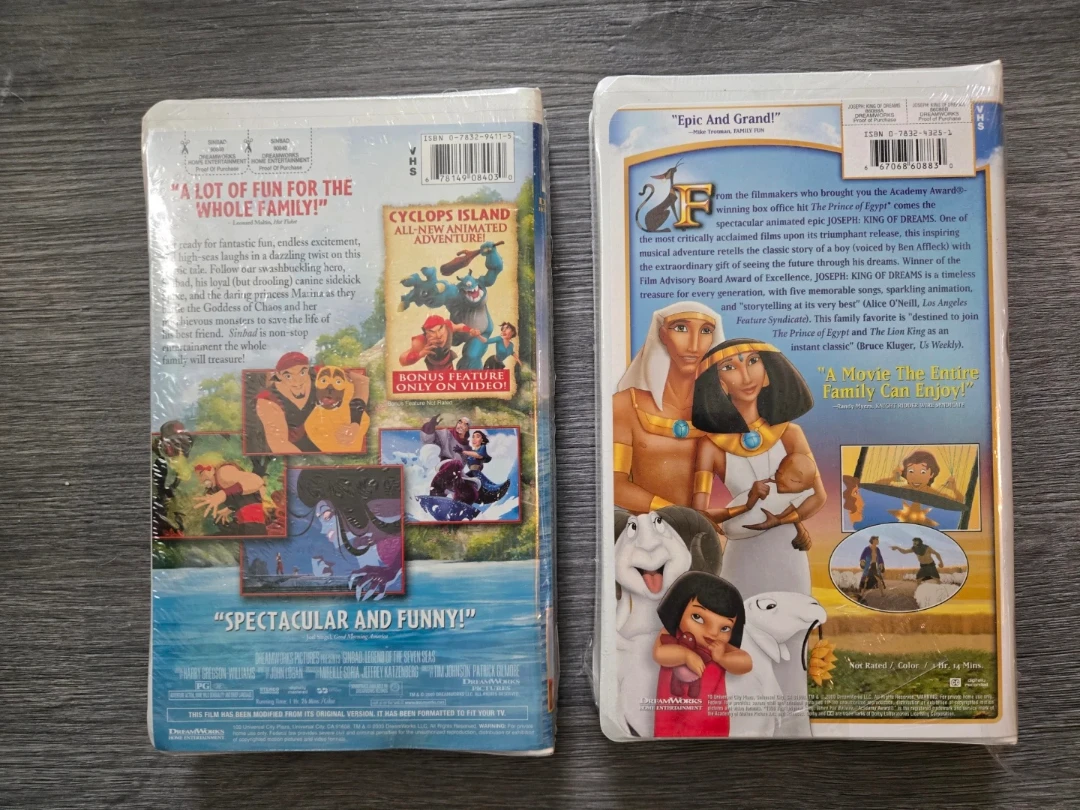 Two (2) VHS Children's Movies - photo 2