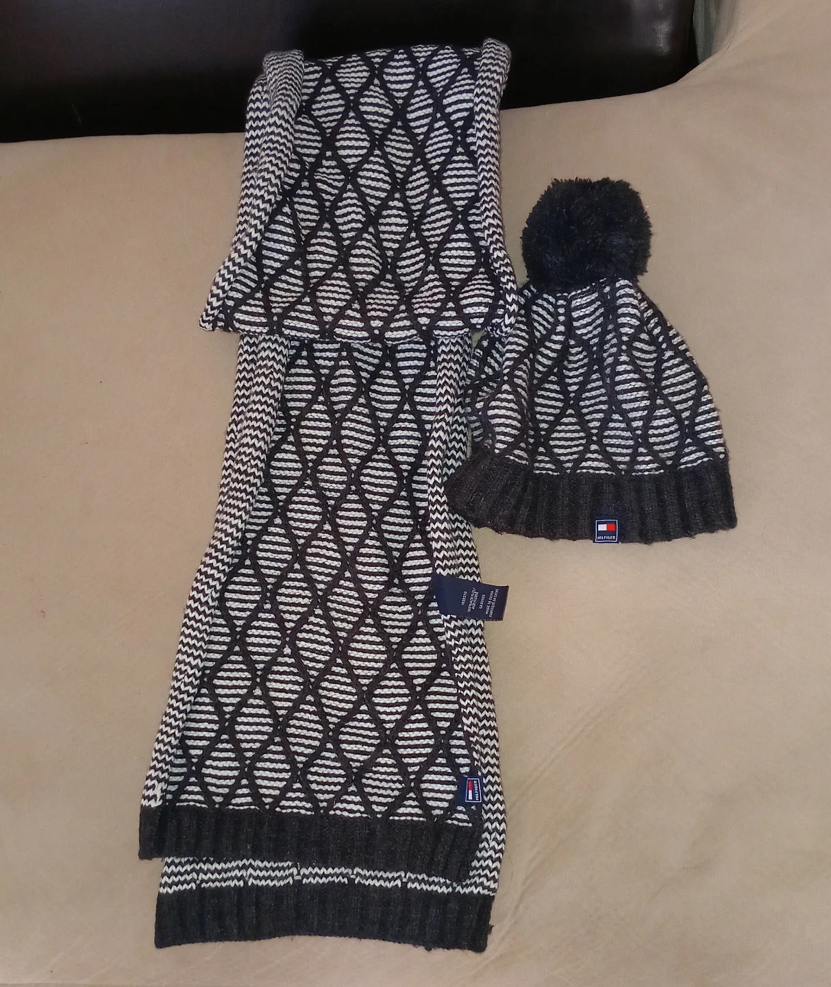 Kid's Tommy Hilfiger Knit Scarf and Hat Set🥕