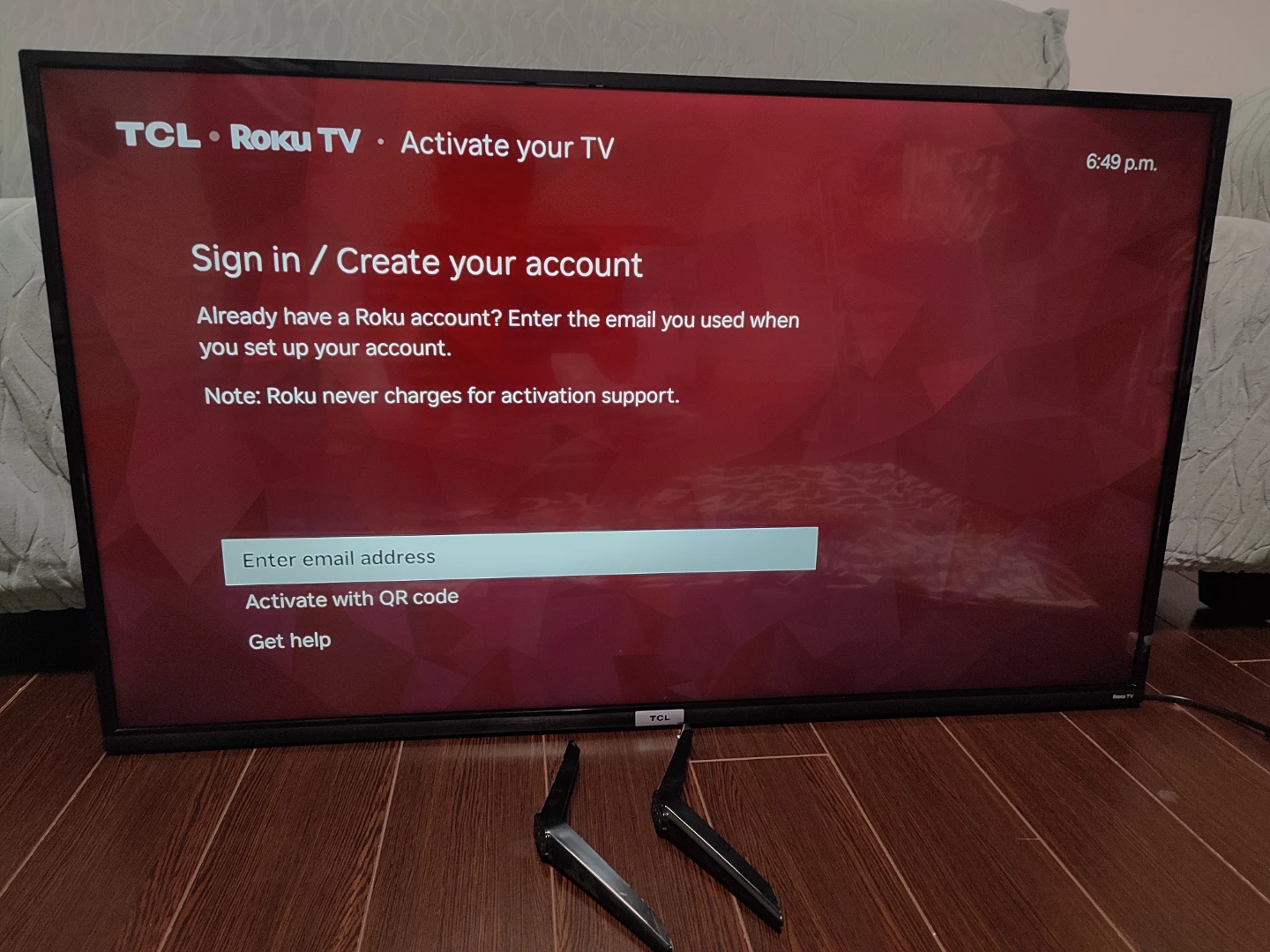 TCL 43-inch 4K UHD HDR Roku Smart TV 43S435 - photo 2
