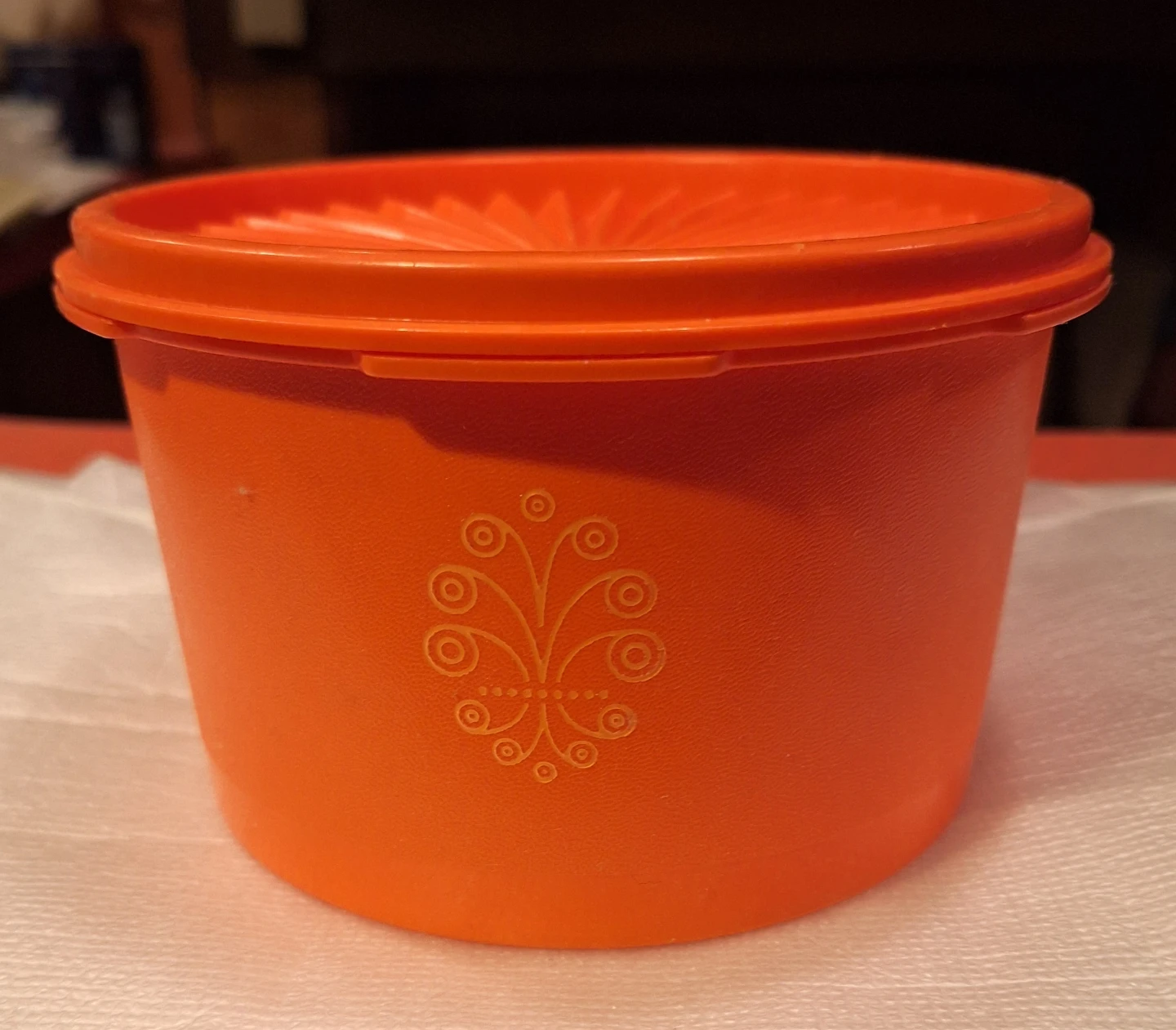REDUCED Small 5.5" Tupperware Container - photo 2
