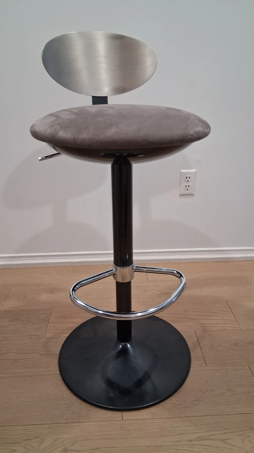 Hydraulic Bar Stool With Brushed Stainless Steel Back